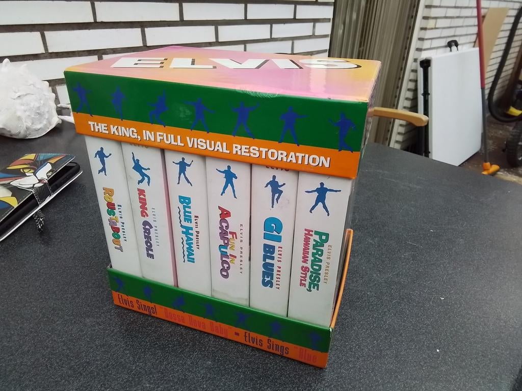VHS box set Elvis Presley, Enlèvement