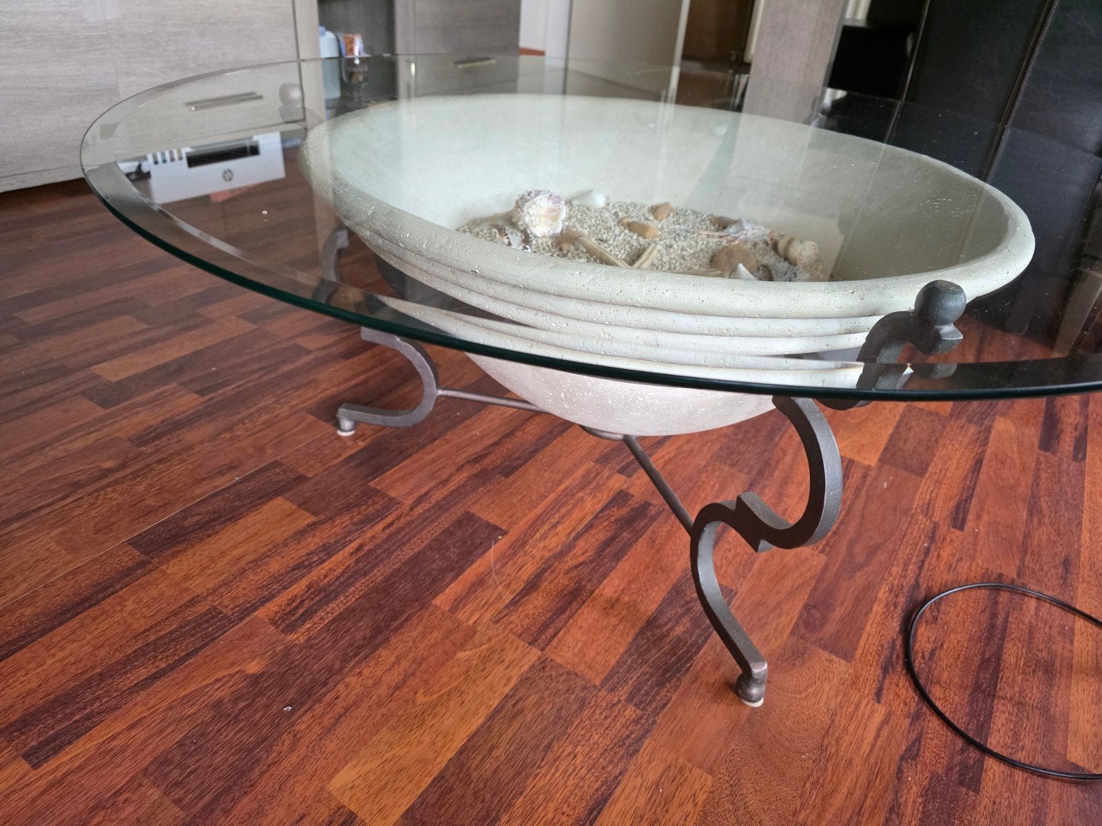 Gratis glazen salontafel, Enlèvement