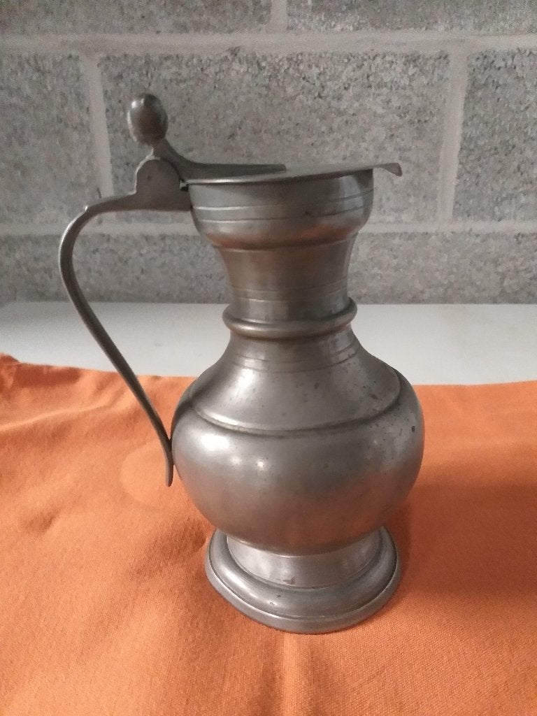 cruche en étain, Enlèvement