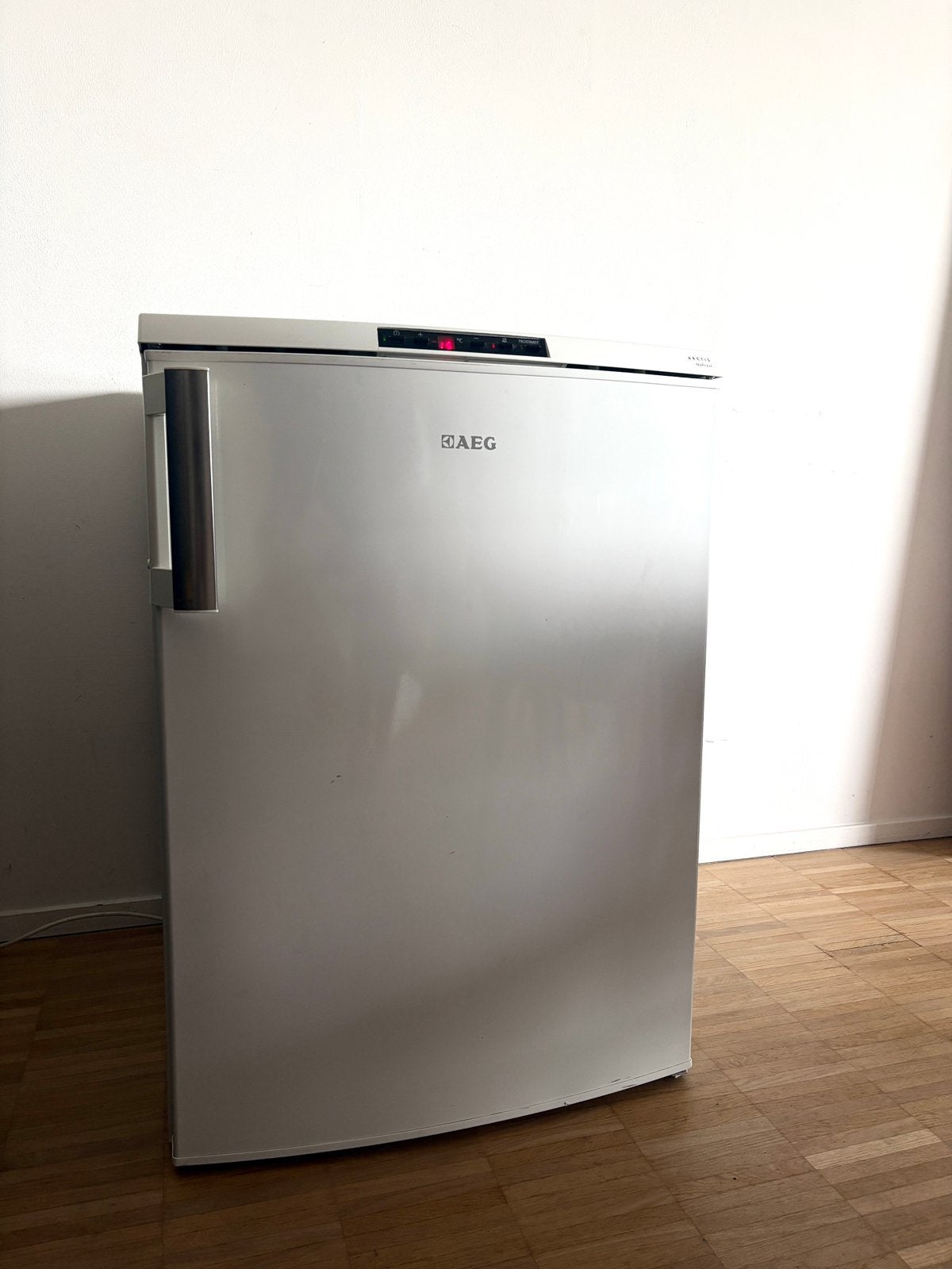 AEG Arctis No Frost diepvriezer tafelmodel 80L, Elektronische apparatuur, Minder dan 85 cm, Zo goed als nieuw, Ophalen, Vrieskast