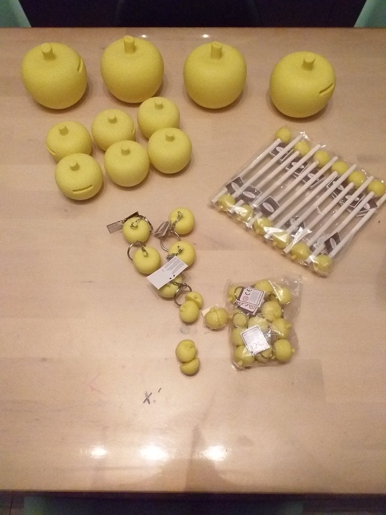 Appel pompom geel van BB collectie UITVERKOOP, Enlèvement ou Envoi, Neuf, Cadeau d'accouchement