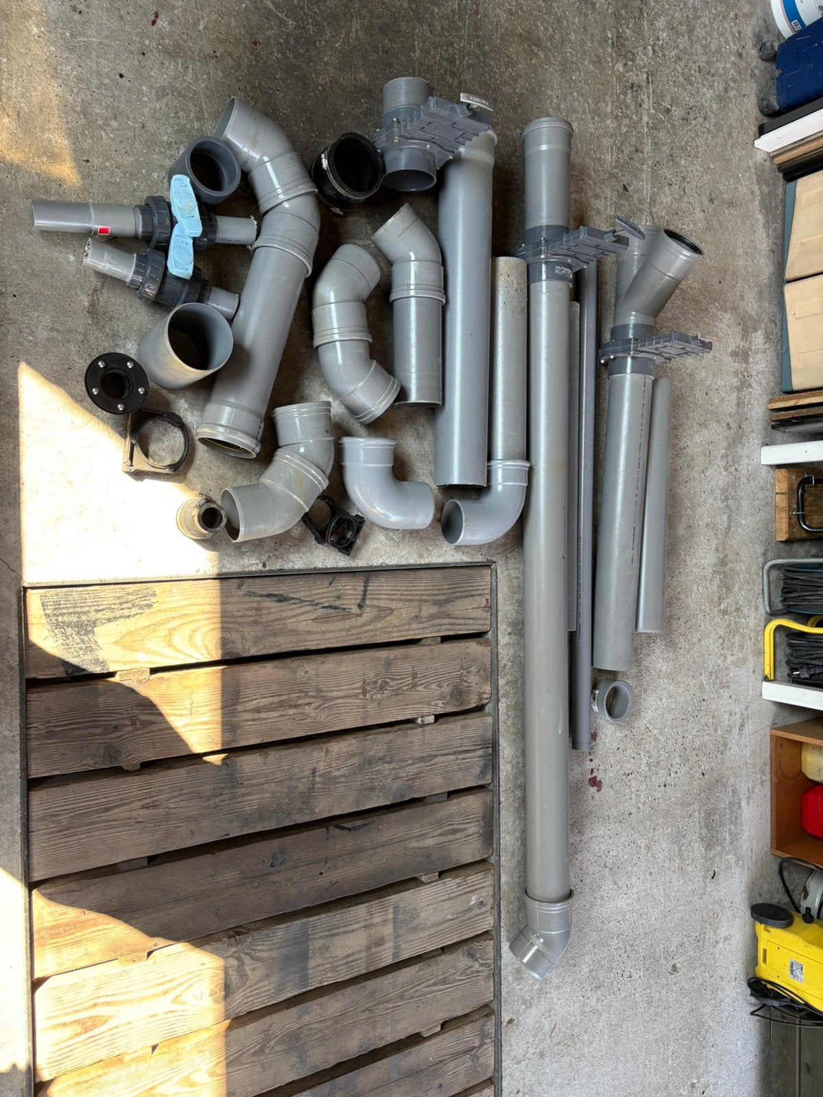 Pvc bijzen en afsluiters, Doe-het-zelf en Bouw, Buizen en Afvoer, Ophalen, Zo goed als nieuw, PVC