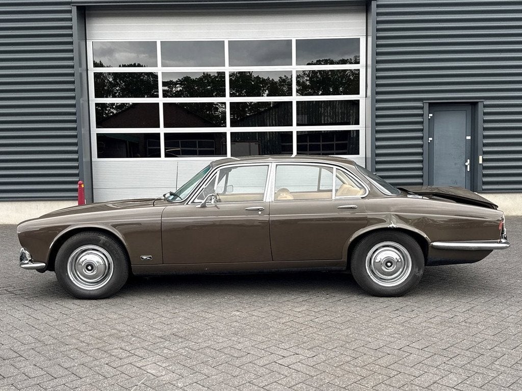 Jaguar XJ6 4,2, 4 deurs, 176 kW, Beige, Bruin