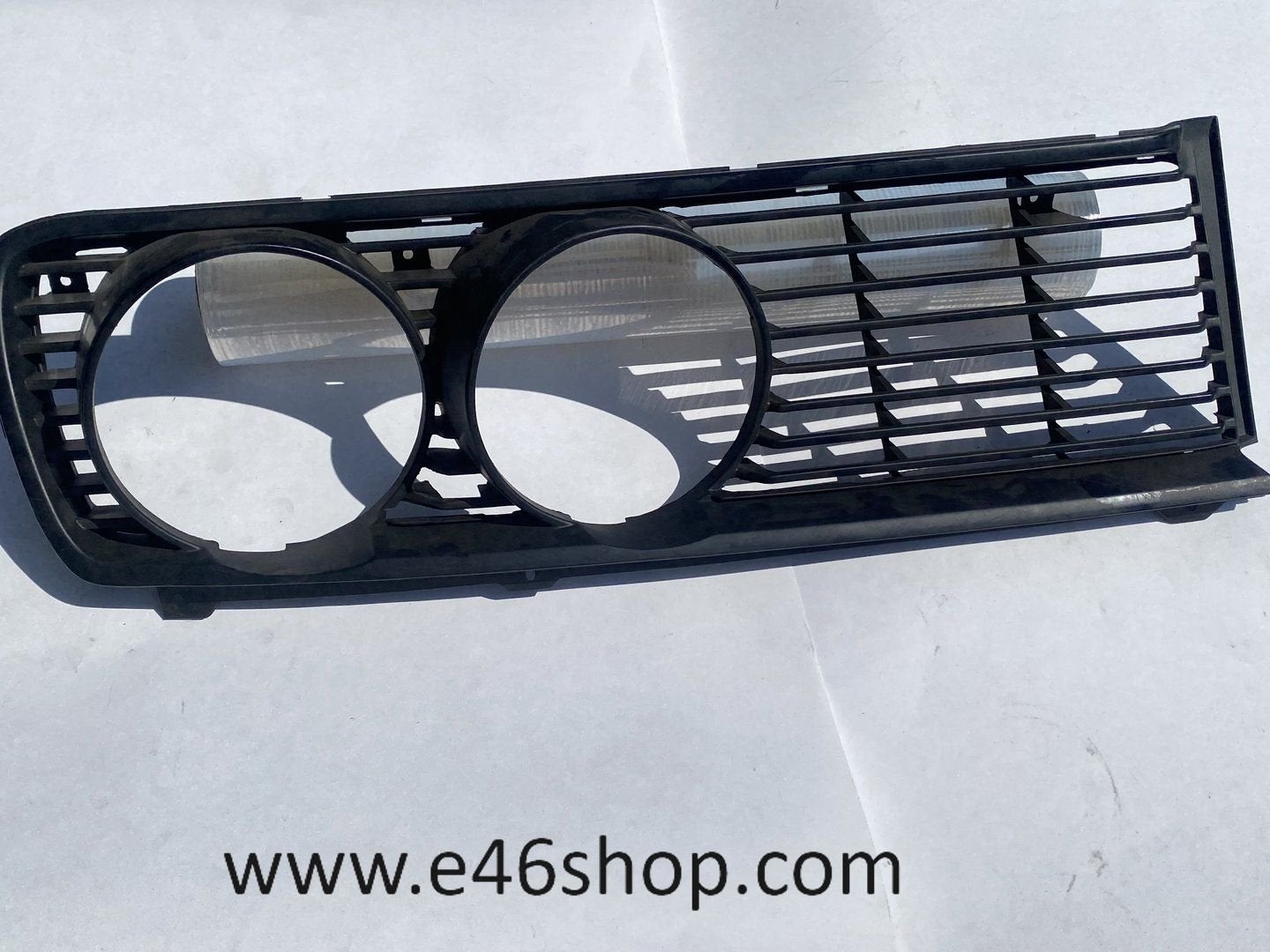 GRILLE BMW E12 LINKS OE 51131817569 NIEUW ORG BMW, -, -, Nieuw, Ophalen of Verzenden