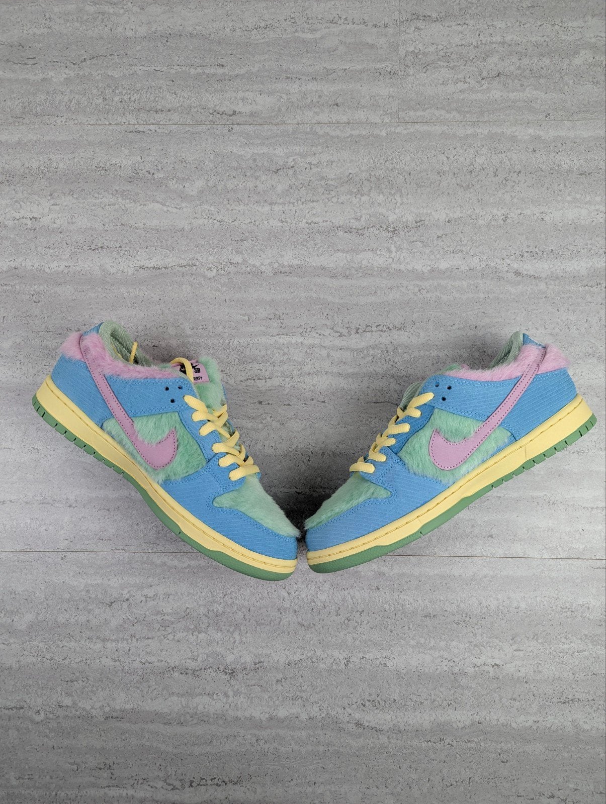 Nike SB Dunk Low x Verdy "Visty" - Maat 43 - Nieuw in Doos, Neuf, Autres couleurs, Nike, Enlèvement