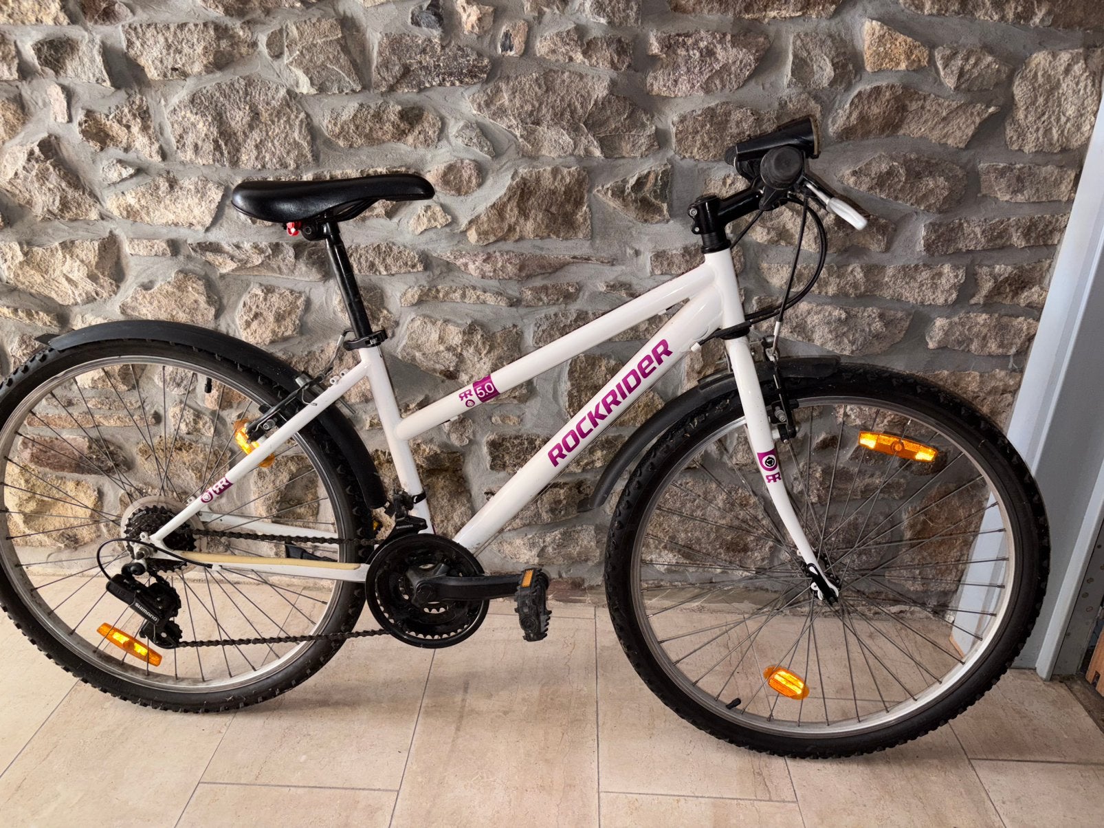 VTT B'Twin Rockrider 5.0 Blanc / Violet – Très bon état, Autres marques, Frein sur jante, Femmes, Enlèvement