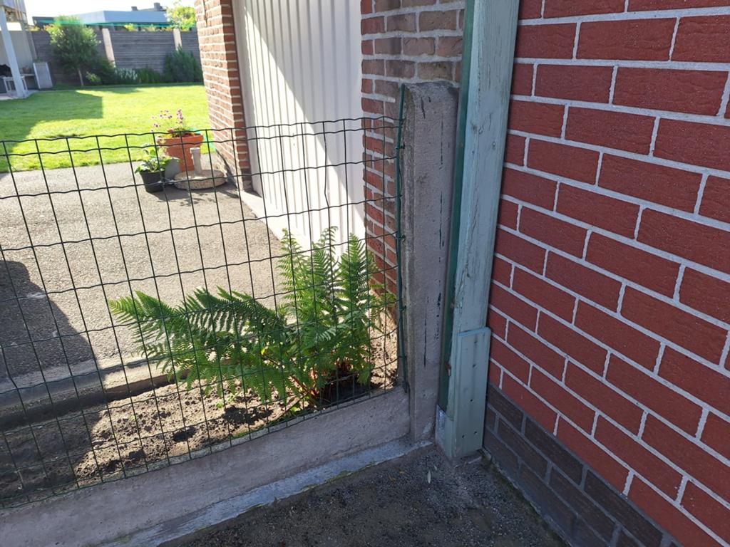 Afsluiting met groene draad + betonnen palen ., Ophalen, Draad