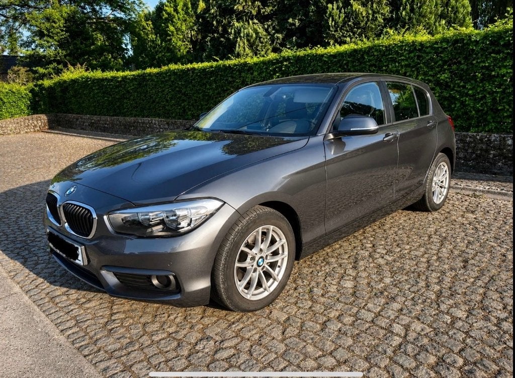 BMW série 1 seulement 46.500km, Autos, Argent ou Gris, Euro 6, Boîte manuelle, Entretenue par le concessionnaire