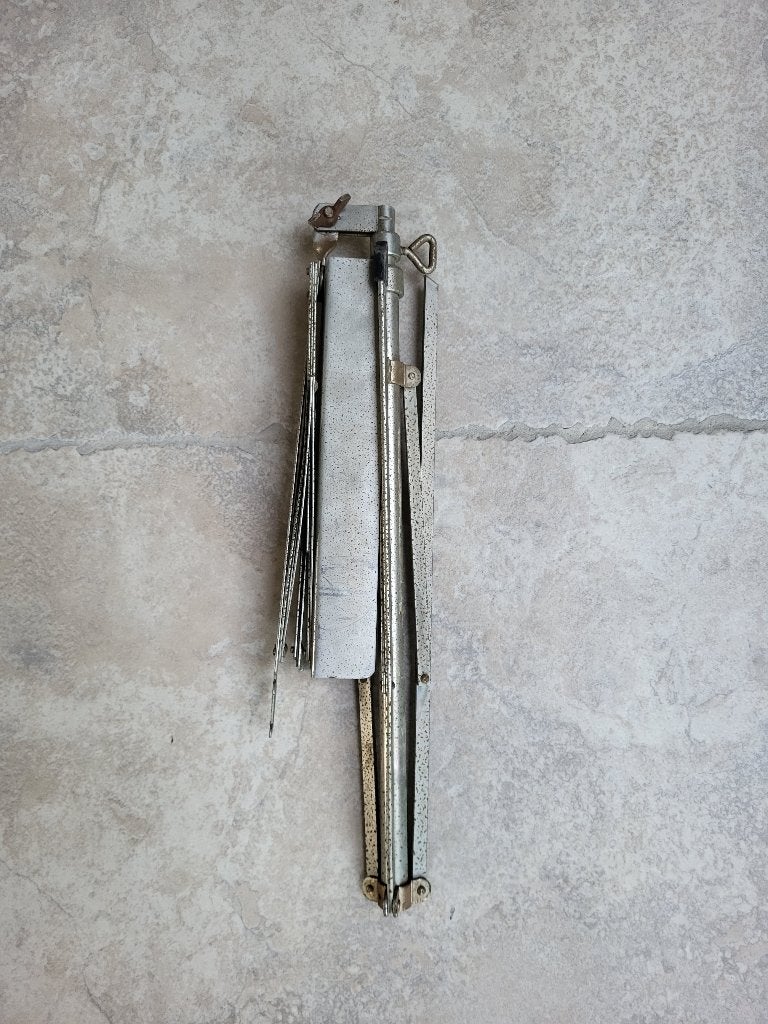 Zilver kleurige oude Pepiter (compact opvouwbaar), Muziek en Instrumenten, Standaarden, Ophalen of Verzenden, Gebruikt, Muziekstandaard