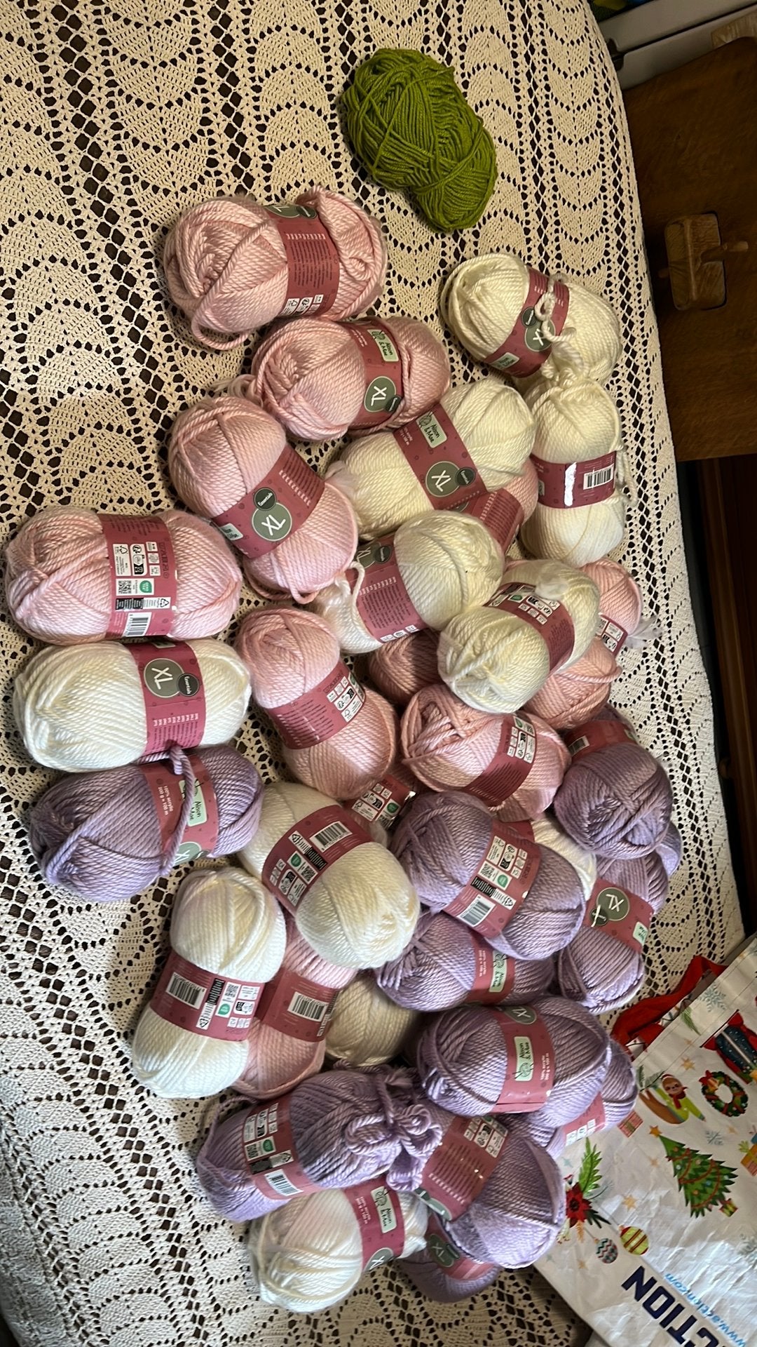 Breiwol - 3 kleuren - 39 volledi nieuwe bollen, Hobby en Vrije tijd, Breien en Haken, Ophalen, Nieuw