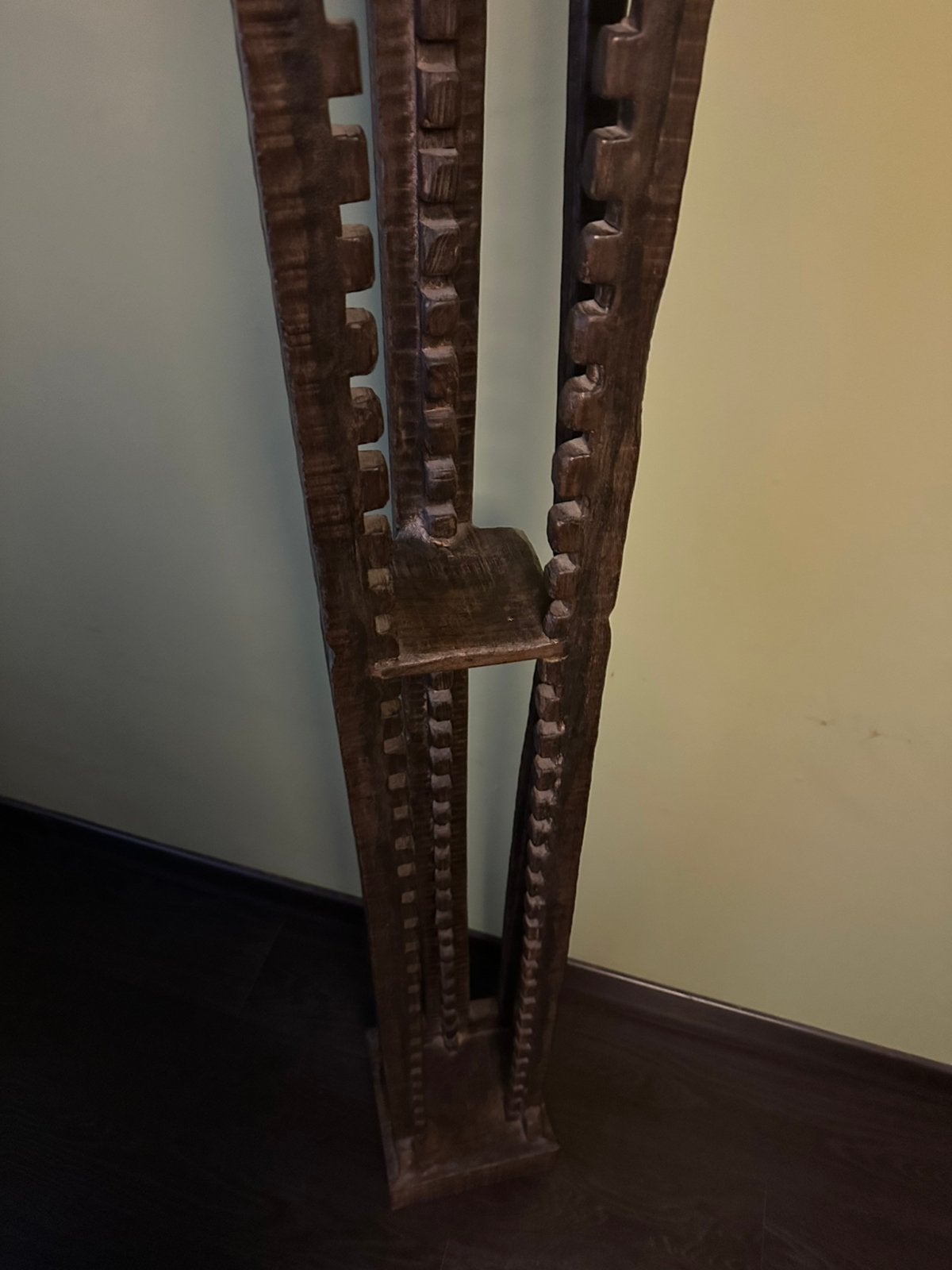 Houten sculptuur / CD rek, Huis en Inrichting, Ophalen, Zo goed als nieuw, 25 tot 75 discs, Cd's