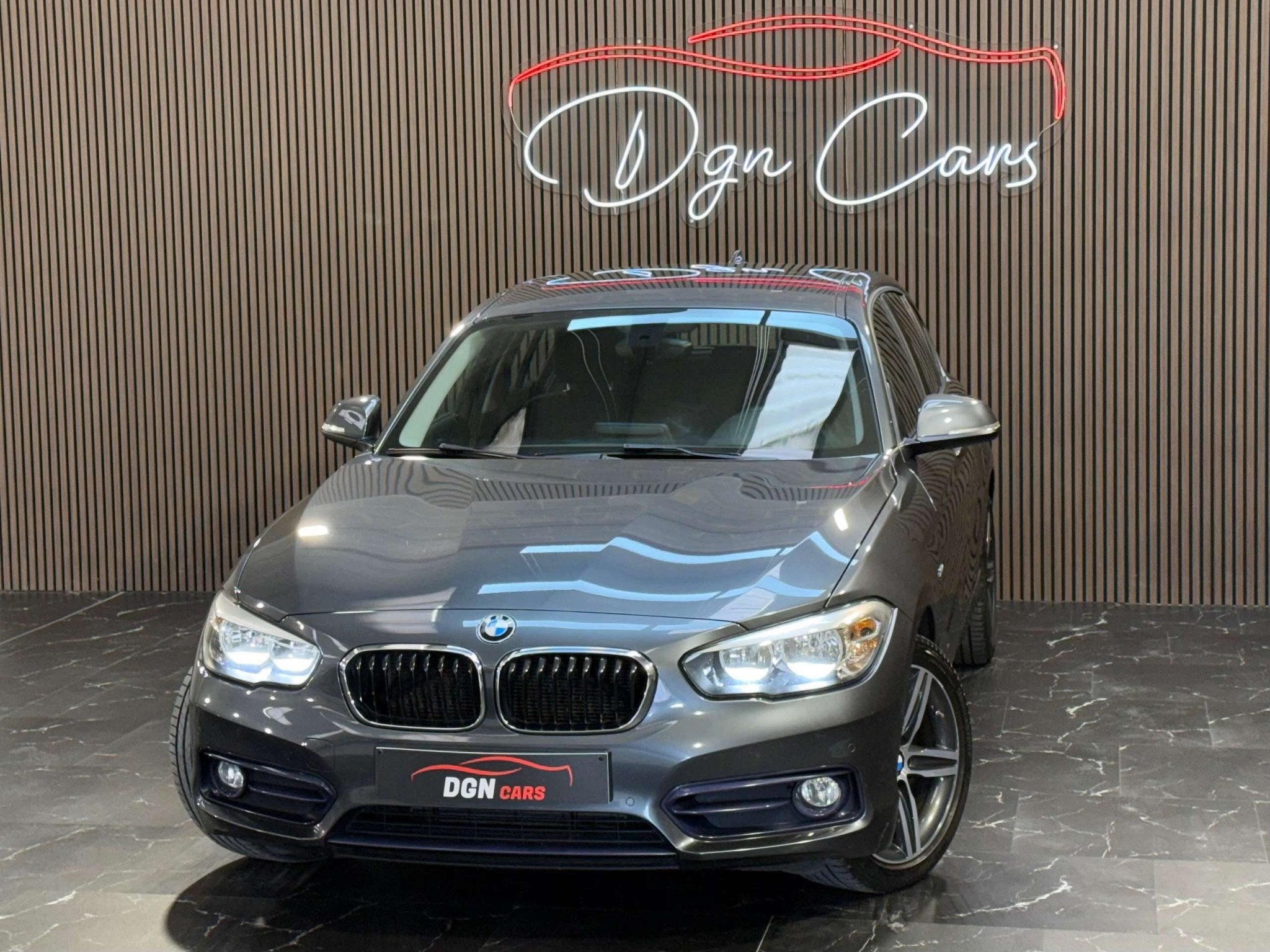 BMW 1 Serie 116 116 dA Sport Line (automatique), Autos, BMW, Argent ou Gris, Achat, Euro 6, Entreprise
