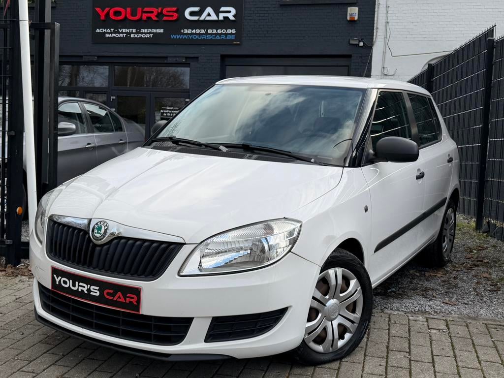 Skoda Fabia 1.2CR TDi- Garantie - Airco - Bluetooth - Ecran, Auto's, Skoda, Euro 5, Zwart, 1199 cc, Wit