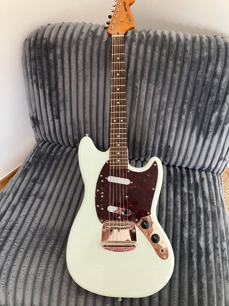 Squier Mustang Classic Vibe + Tonerider pickups + upgrades, Enlèvement ou Envoi, Utilisé, Solid body, Autres marques