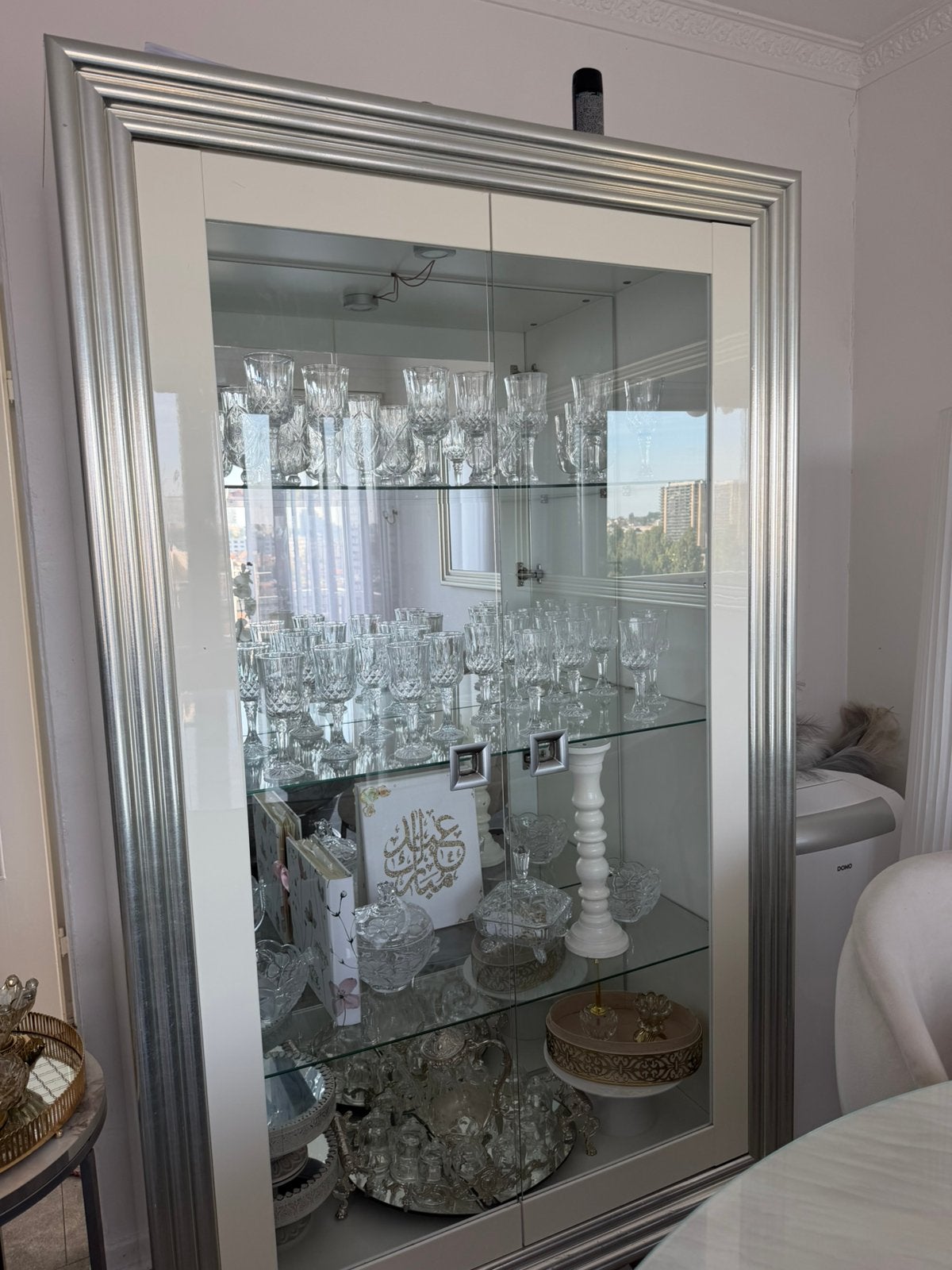 vitrine avec miroirs étagères en verre 300€ prix à discuter, Maison & Meubles, 25 à 50 cm, Avec porte(s), Comme neuf, Verre