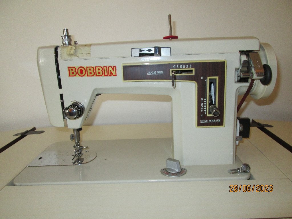 Naaimachine Bobbin, type De Luxe - Zig-Zag, elektrisch, Antiek en Kunst, Antiek | Naaimachines, Ophalen