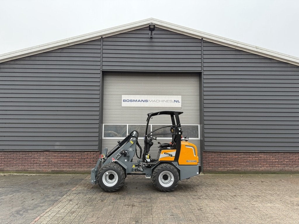 Giant G2300 HD minishovel NIEUW, Articles professionnels, Machines & Construction | Grues & Excavatrices, Tobroco, Info@tobroco.nl