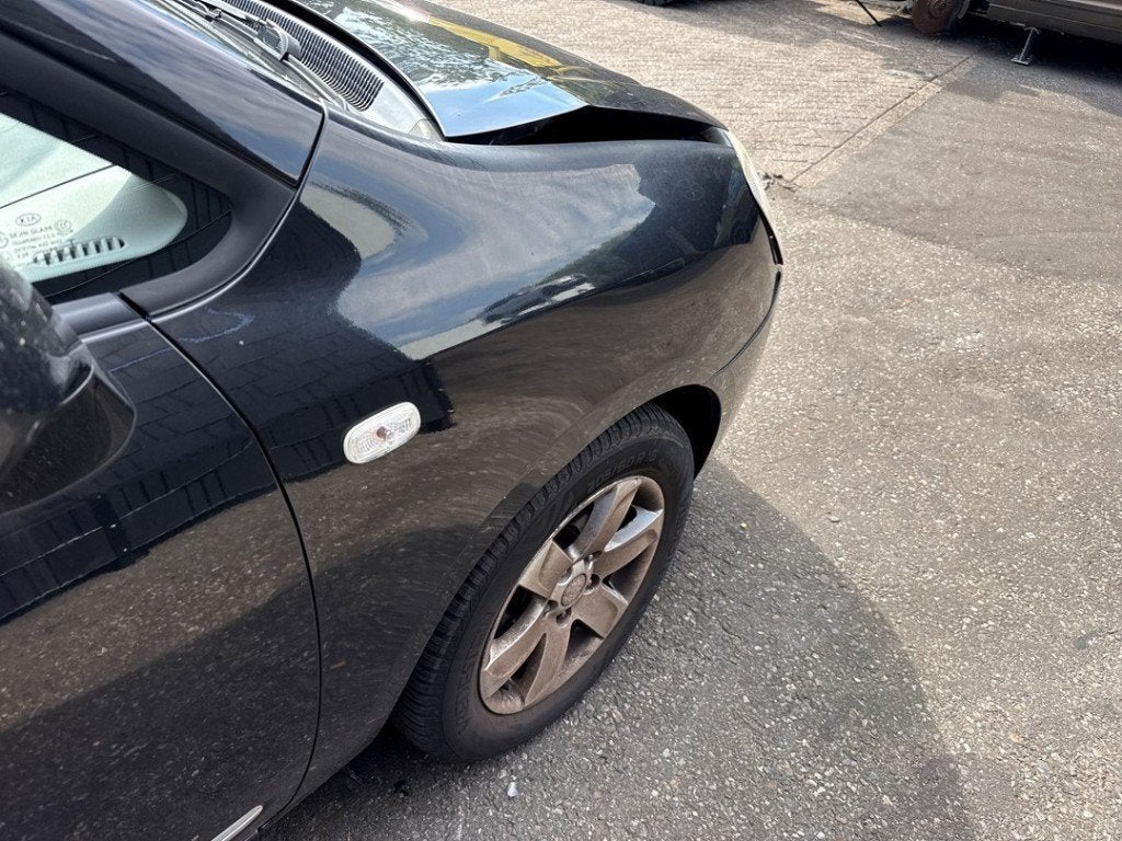 AILE AVANT DROITE Kia Carens III (FG) (|663211D050|), Kia, Garde-boue, Info@kia.de, Utilisé