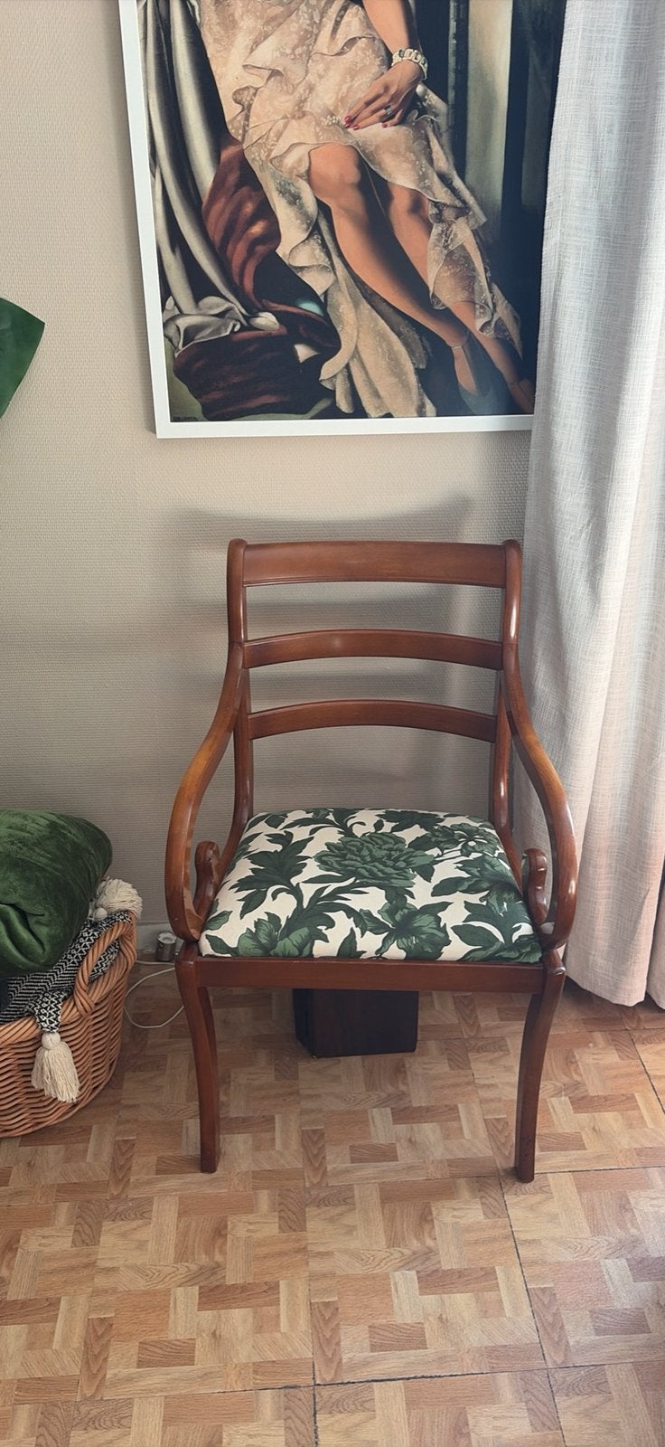 Chaise large en merisier, Enlèvement
