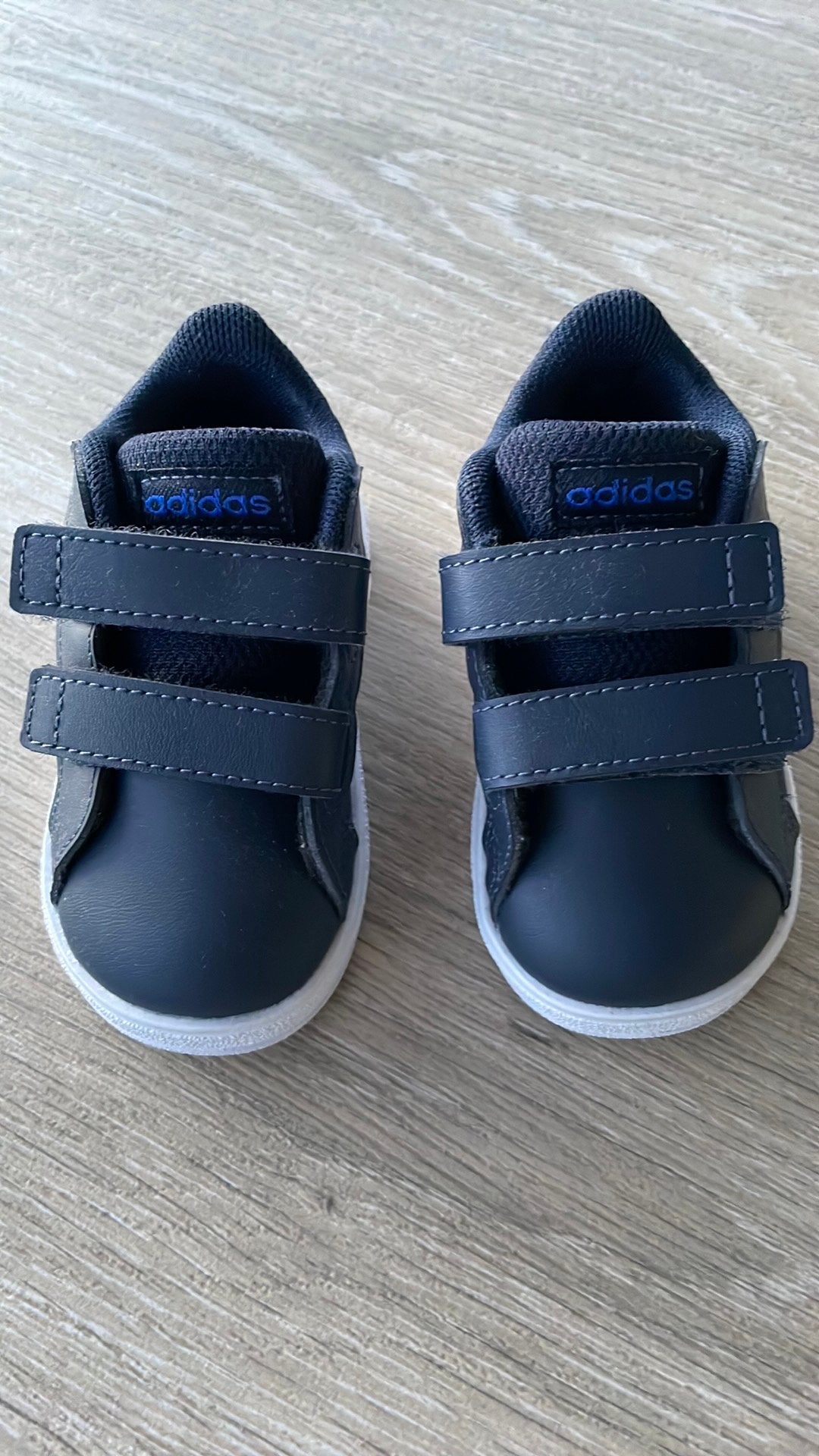 Sneaker baby Adidas maat 19, Schoentjes, Jongetje of Meisje, Ophalen of Verzenden, Zo goed als nieuw