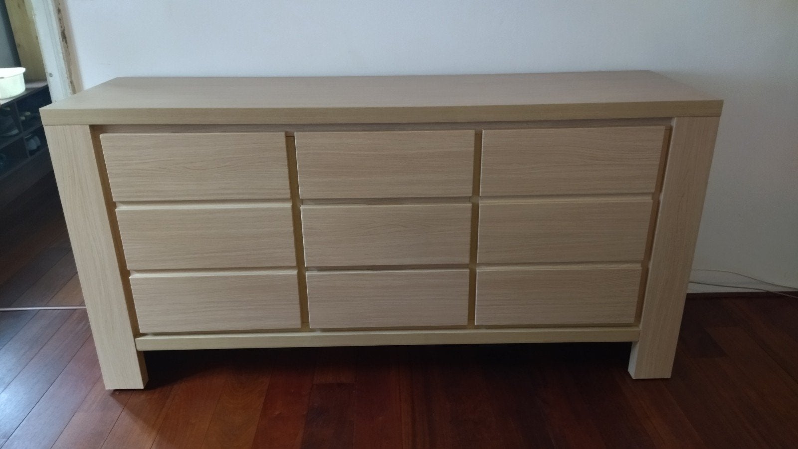 Commode robuste, Enlèvement