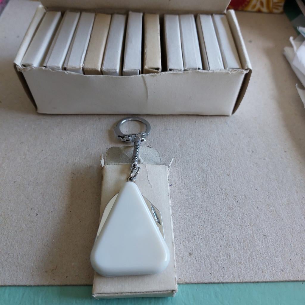12 sleutelhangers met flesopener en mesje, Verzamelen, Ophalen of Verzenden