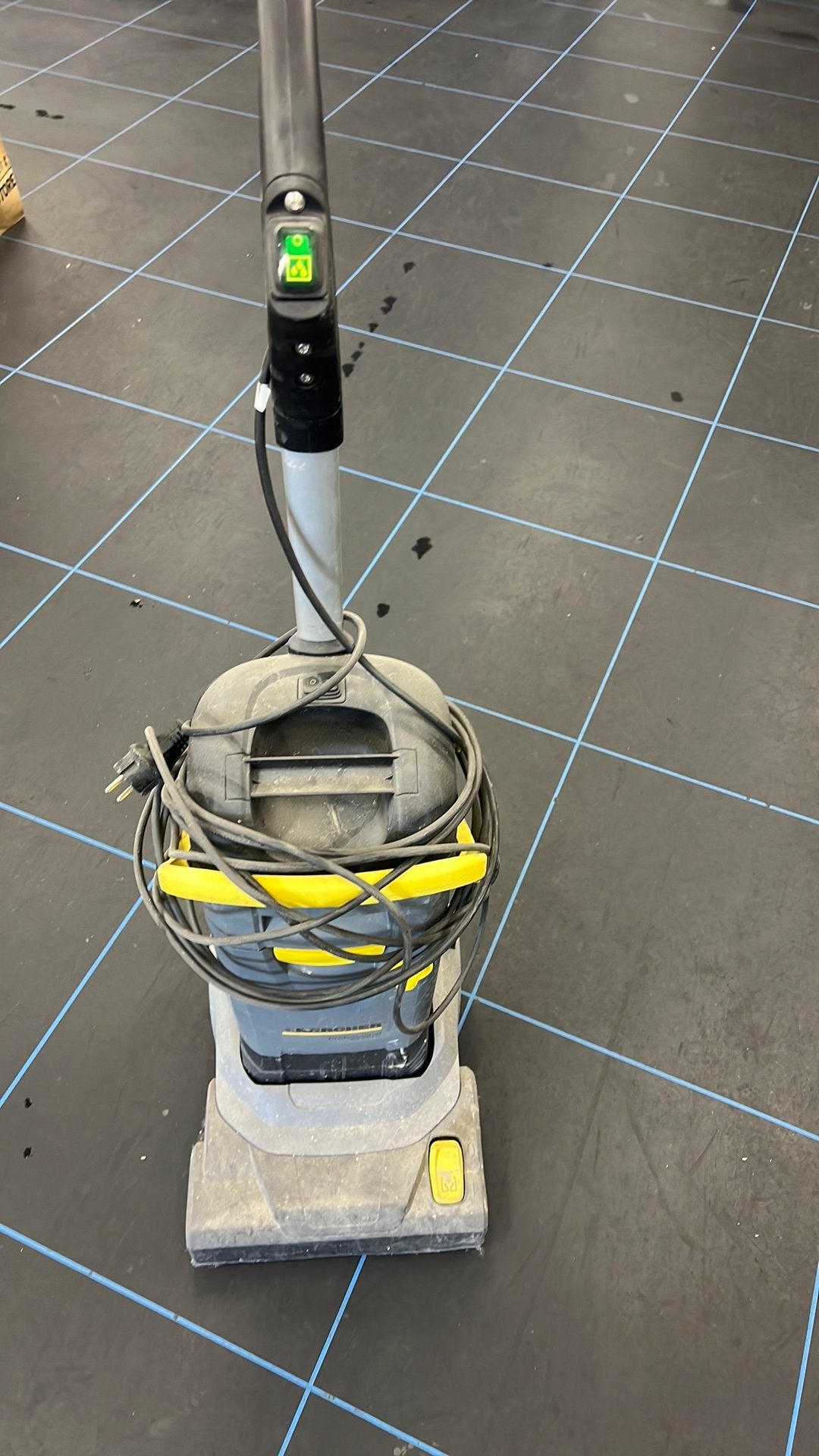 Kärcher SCHROB-/ZUIGMACHINE BR 30/4 C, Doe-het-zelf en Bouw, Reinigingsmachines, Ophalen, Zo goed als nieuw, Schrobmachine