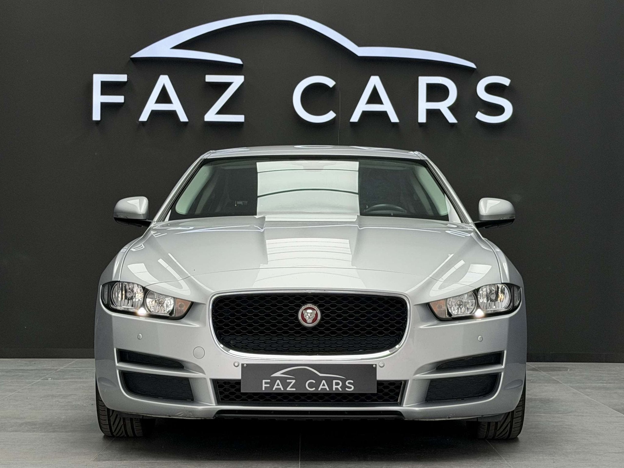 Jaguar XE 2.0 D E-Performance * GPS + REGU + GARANTIE *, Autos, Jaguar, Argent ou Gris, Achat, Entreprise, Boîte manuelle