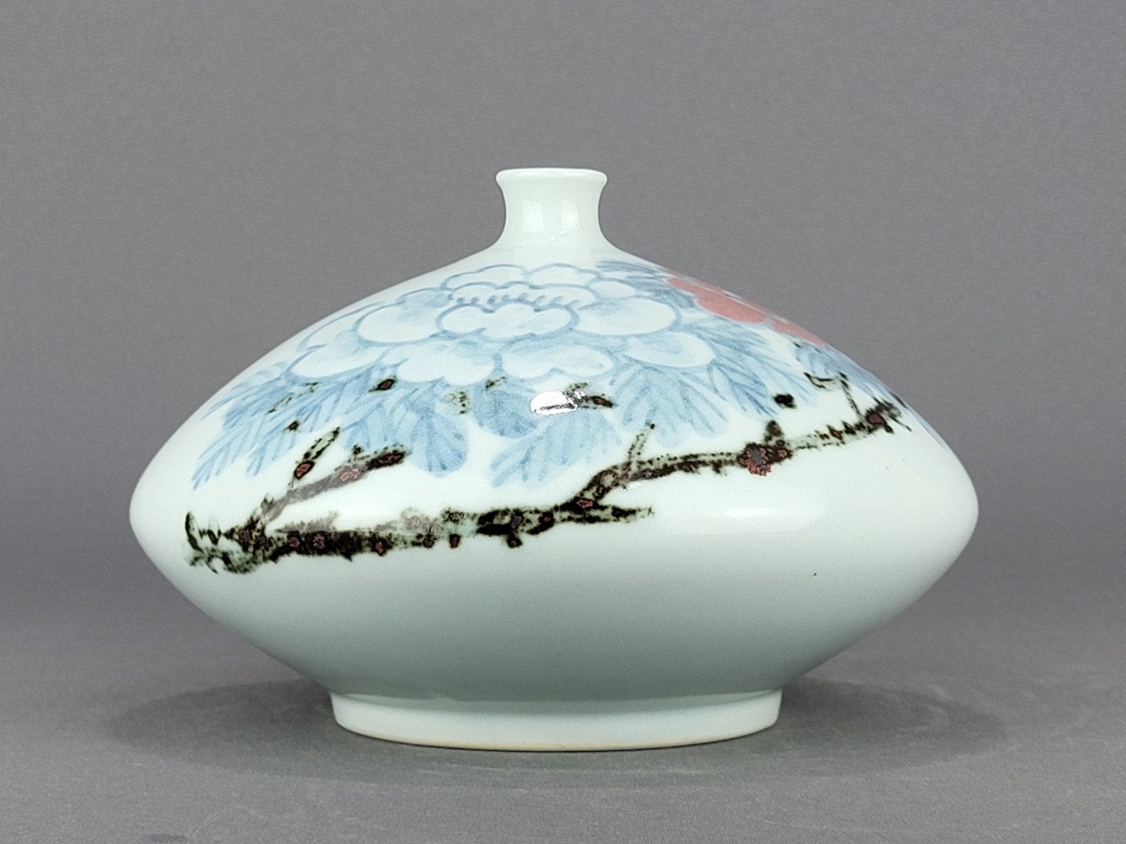 Vase en porcelaine asiatique modèle spécial - Marqué, Antiquités & Art, Enlèvement ou Envoi, Vase, Marqué