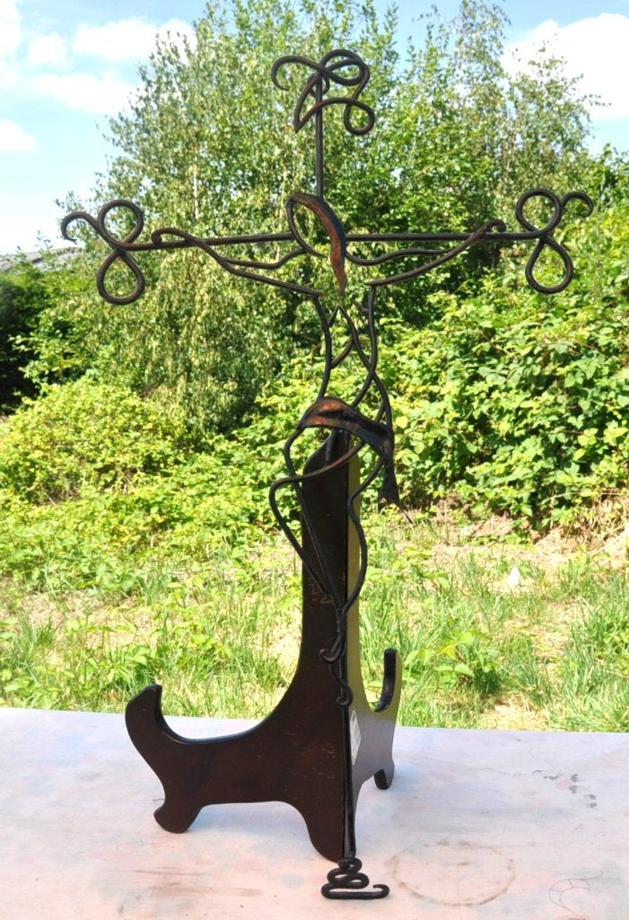 crucifix en fer forgé, Enlèvement ou Envoi