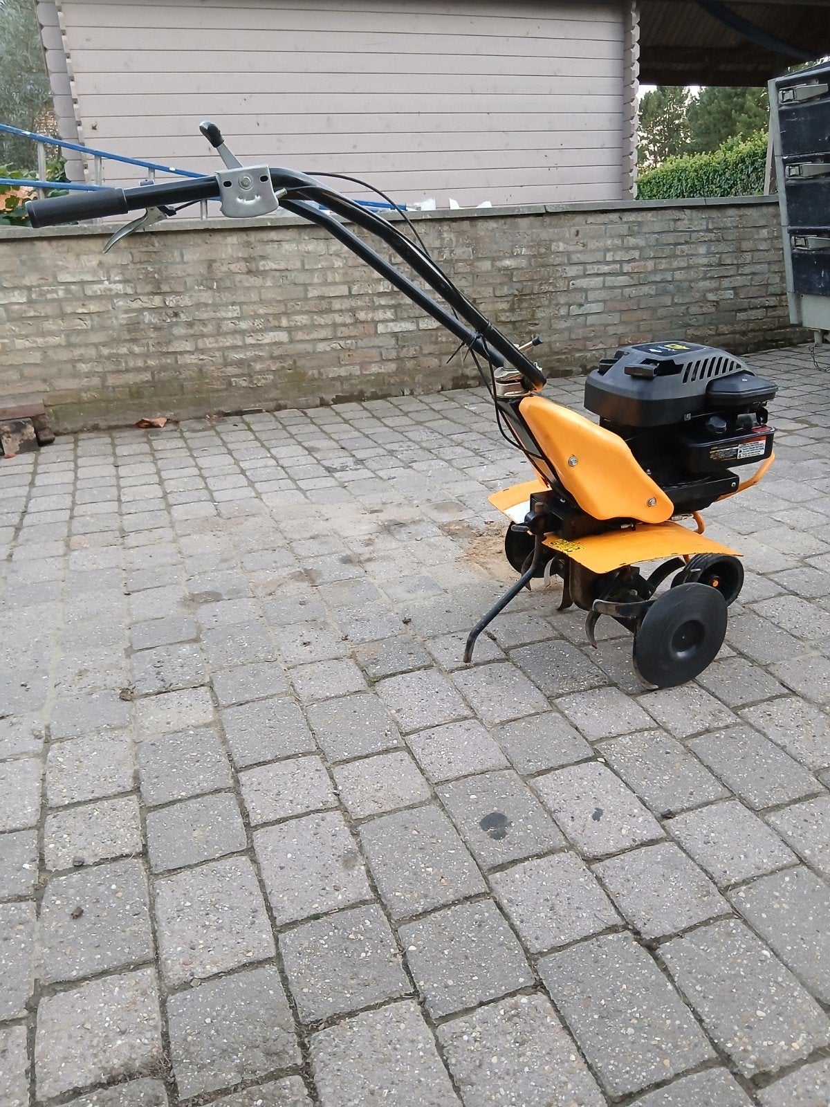 tuinfrees, Ophalen