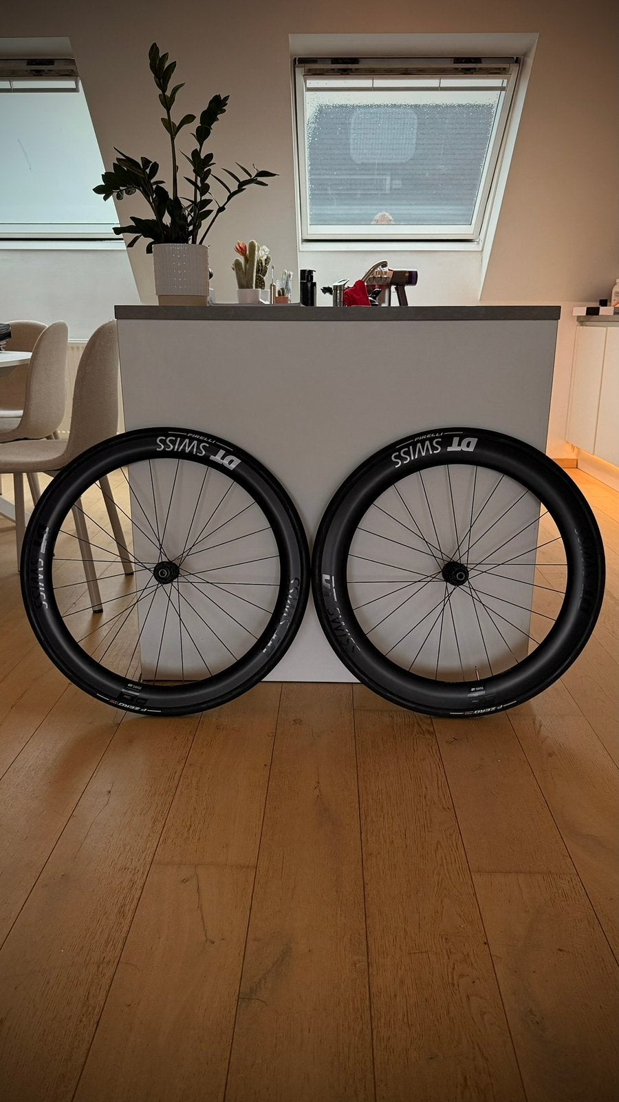 DT Swiss ARC 1600 DICUT Carbon Disc  – Uitstekende staat, Fietsen en Brommers, Fietsonderdelen, Ophalen, Zo goed als nieuw, Carbon