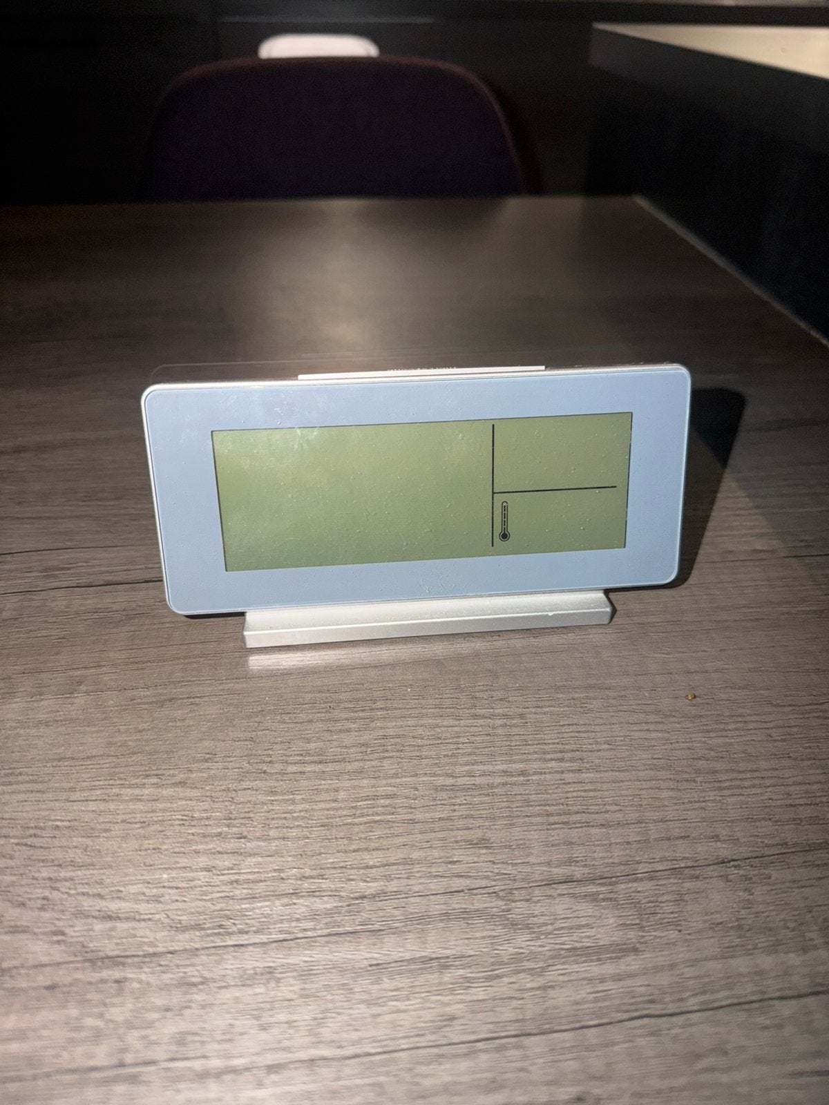 digitale klok / wekker met thermometer (wit/zilver), Elektronische apparatuur, Ophalen of Verzenden, Zo goed als nieuw