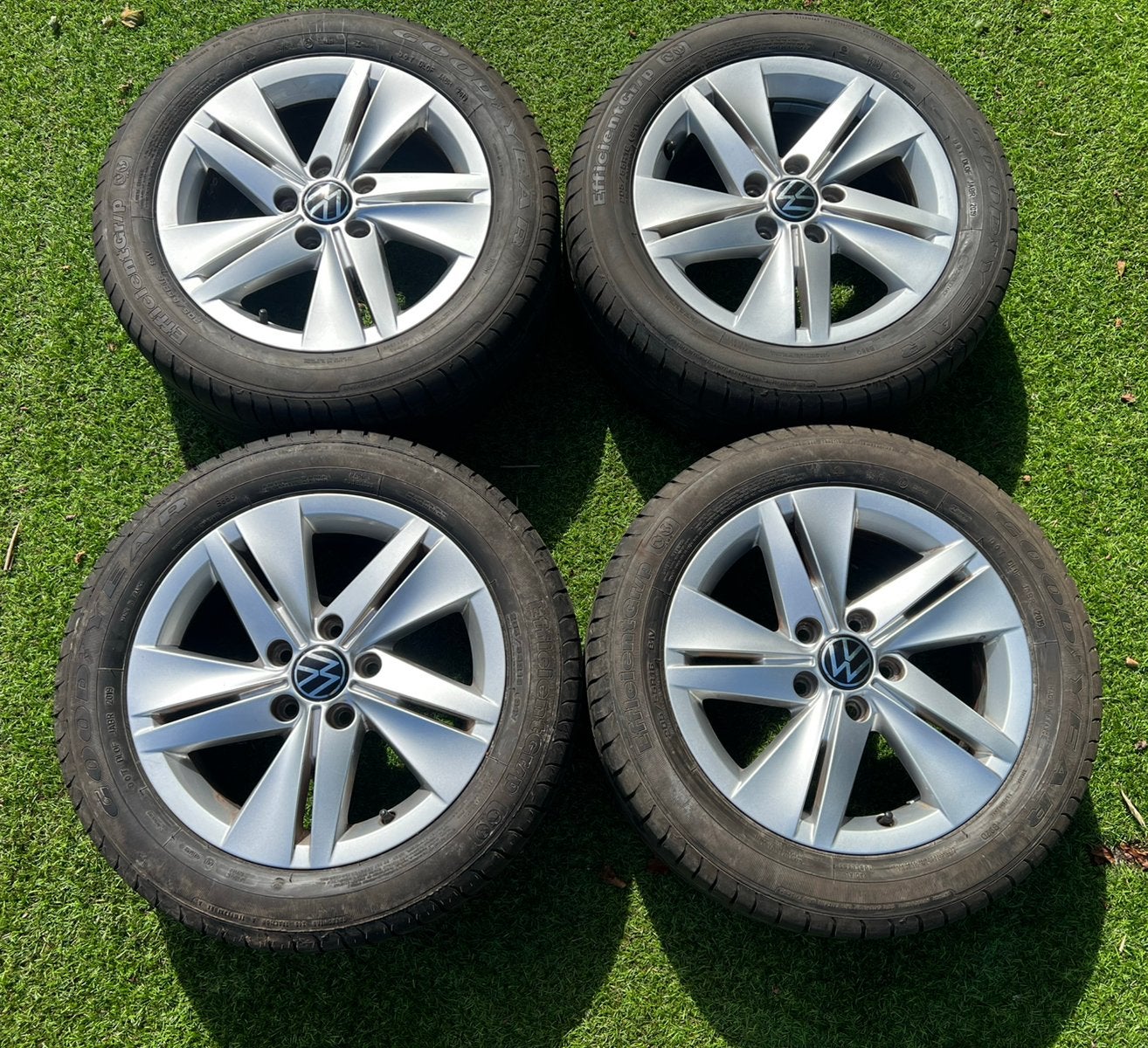 16 inch Originele VW Golf 8 Velgen met Zomer Banden, Auto-onderdelen, 16 inch, Banden en Velgen, Nieuw, Personenwagen