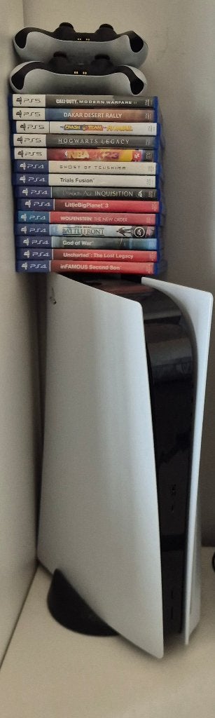 Ps5 disc edition-2 controllers+5 ps5 & 9 ps4 games.Cash only, Games en Spelcomputers, Spelcomputers | Sony PlayStation 5, Ophalen