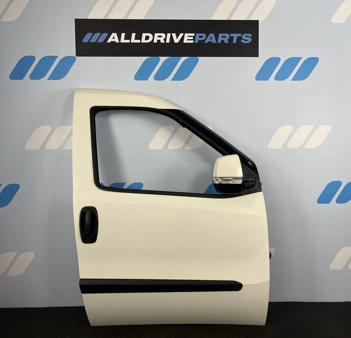 Voorportier rechts Fiat Doblo wit met spiegel 52122944, Auto-onderdelen, Gebruikt, -, Deur, -