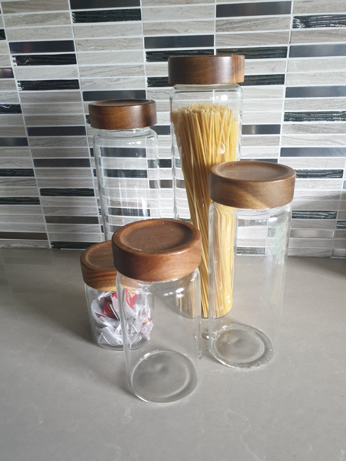 5 bocaux de rangement en verre avec couvercles en bois, Verre, Autres marques, Pot de stockage, Comme neuf
