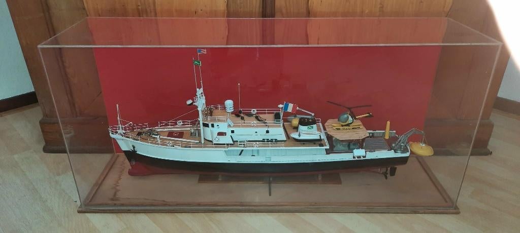 tres belle maquette la calypso rc, Enlèvement, Comme neuf