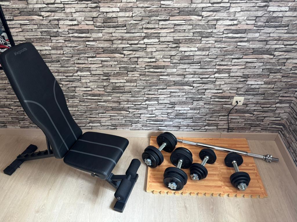 Dumbbells/Halter + Halterbank, Sport en Fitness, Ophalen, Zo goed als nieuw, Fitnessbank