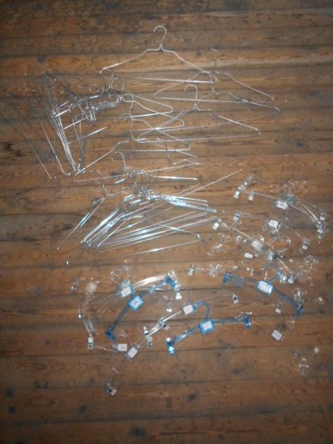 Kapstokken metaal en plastic / 50 stuks voor 5 €, Ophalen of Verzenden, Zo goed als nieuw, Metaal