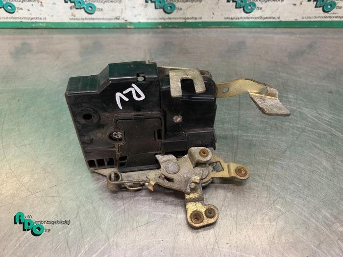 Deurslot Mechaniek 4Deurs rechts-voor van een BMW 3-Serie (3, Gebruikt, -, -, Ophalen of Verzenden