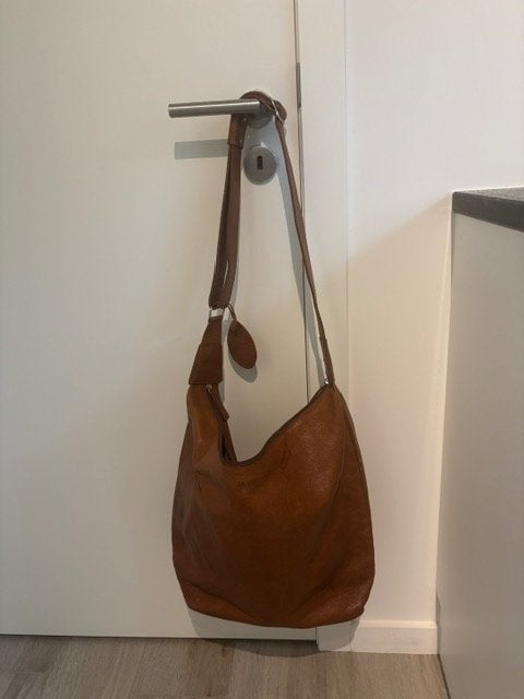 SACCOO Bonaire L Cognac Werk/studententas, Bijoux, Sacs & Beauté, Enlèvement ou Envoi, Comme neuf, Autres couleurs, Autres types