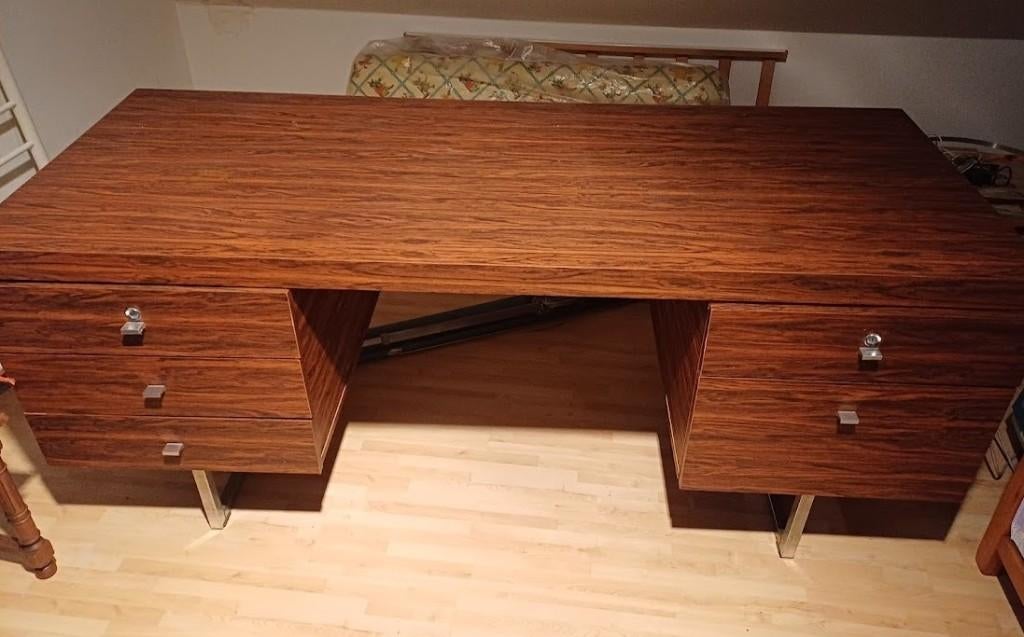 Grand bureau vintage en bois foncé – années 70, Enlèvement