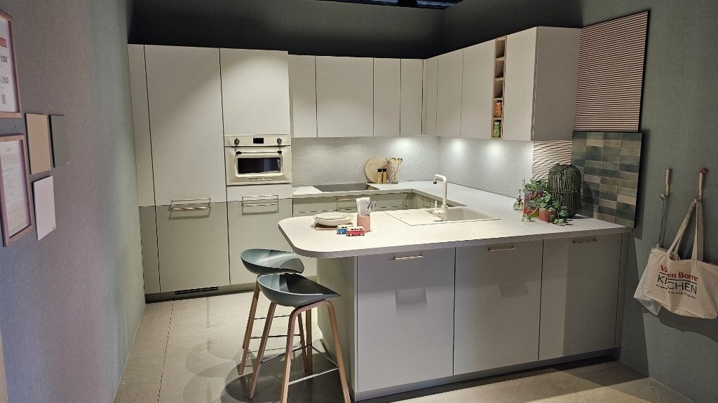 Toonzaalkeuken LUXA, Ophalen, U-keuken, Overige kleuren, Nieuw