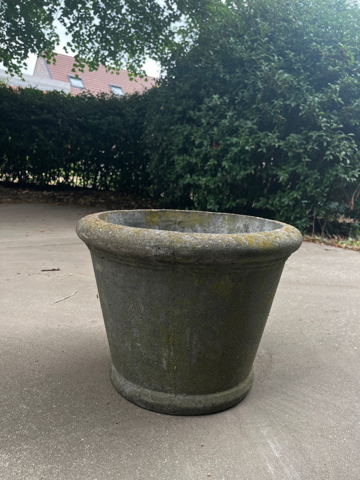 2 gratis Betonnen bloempotten, Jardin & Terrasse, Pots de fleurs, 25 à 40 cm, Rond, Béton, Enlèvement