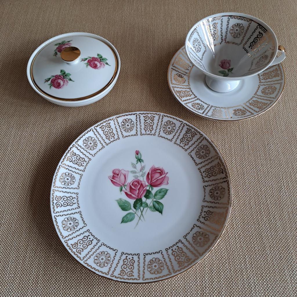 Romantisch kopje, ondertasje en bord & suikerpot, Huis en Inrichting, Keuken | Servies, Nieuw, Kop(pen) en/of Schotel(s), Overige stijlen