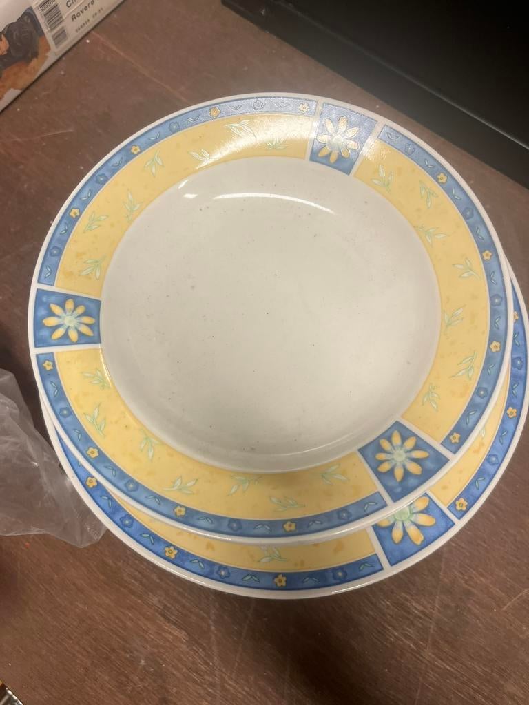 Assiettes Royal Norfolk, Enlèvement