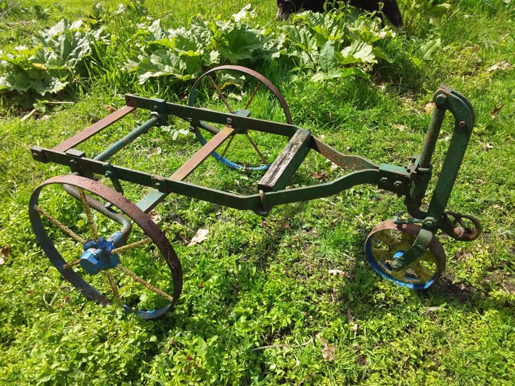 Antieke ijzeren metalen kar, Ophalen
