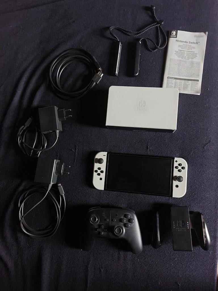 Nintendo switch oled met 10 games en controller, Games en Spelcomputers, Spelcomputers | Nintendo Switch, Zo goed als nieuw, Switch OLED