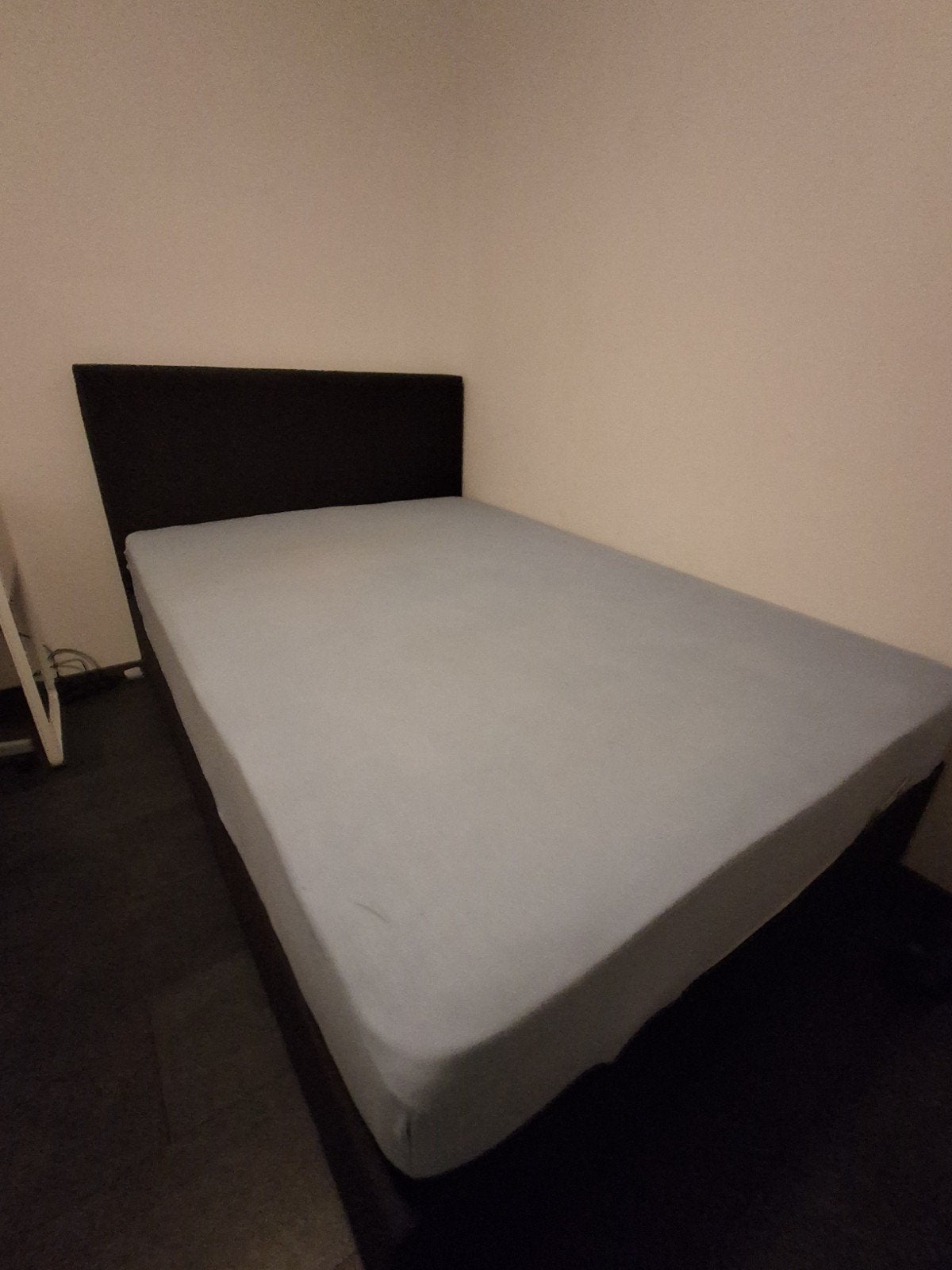 Sommier 140x210 avec espace de rangement + matelas - Excell, 210 cm, 140 cm, Enlèvement, Deux personnes